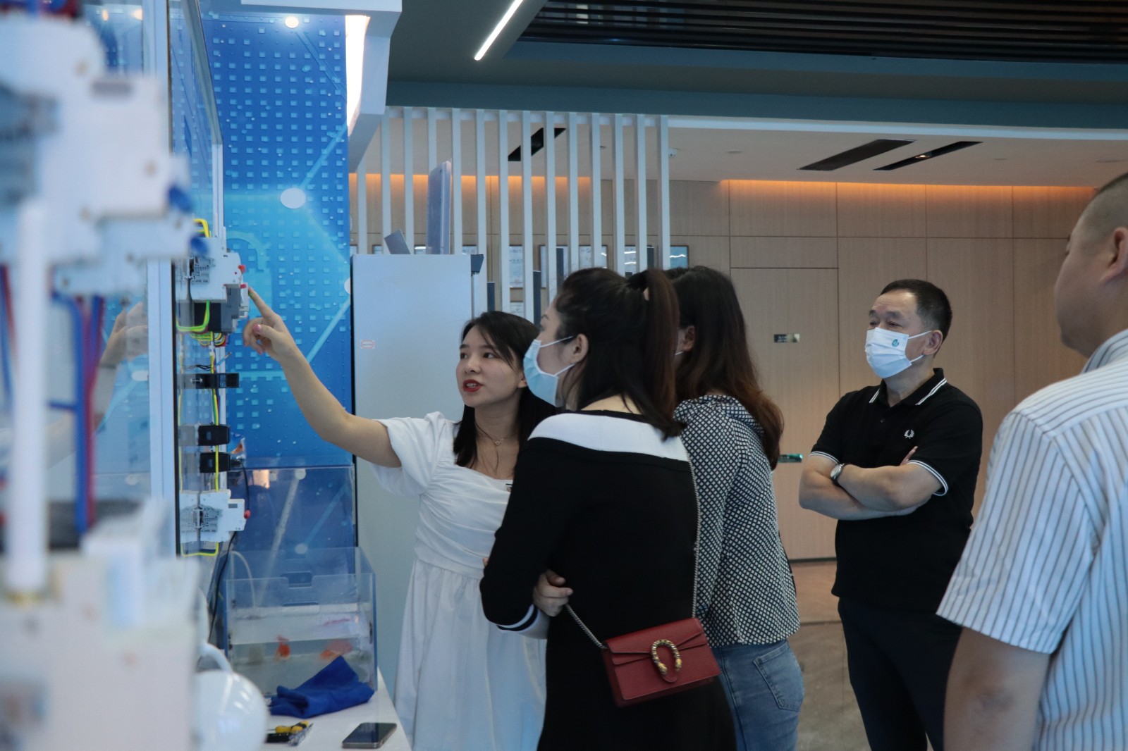 深圳市益阳商会一行莅临YABO.COM科技指导交流