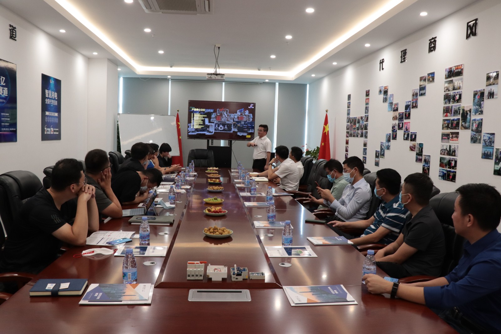 新奥能源集团领导一行莅临YABO.COM科技参观指导